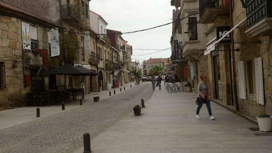 La Rúa Real de Cambados, durante la tarde de ayer. // Noé Parga