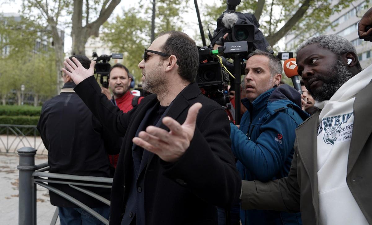 Víctor Ábalos, a la salida del Supremo. Juicio a José Luis Ábalos y Koldo García en el Supremo