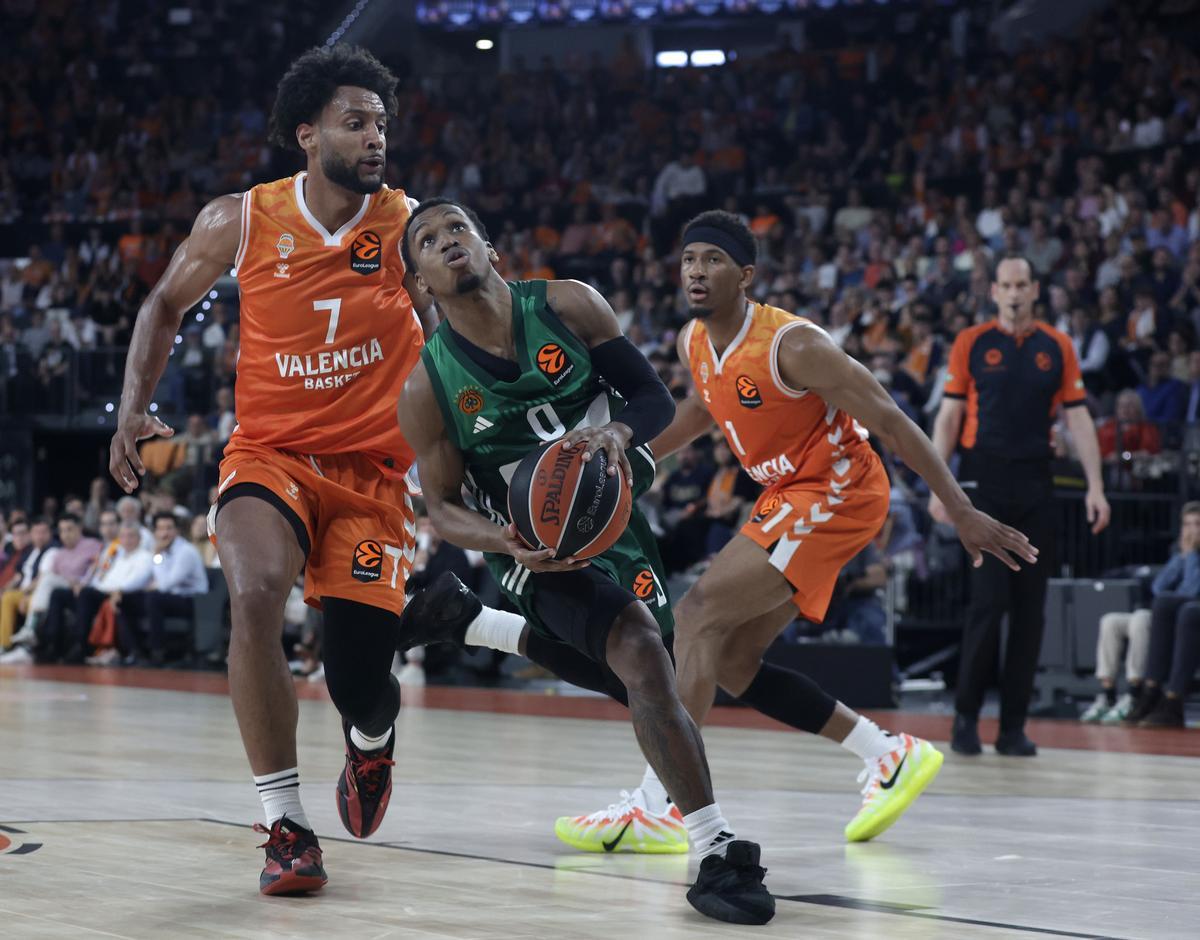 TJ Shorts, en uno de los partidos del playoff de la Euroliga ante el Valencia Basket en el Roig Arena.