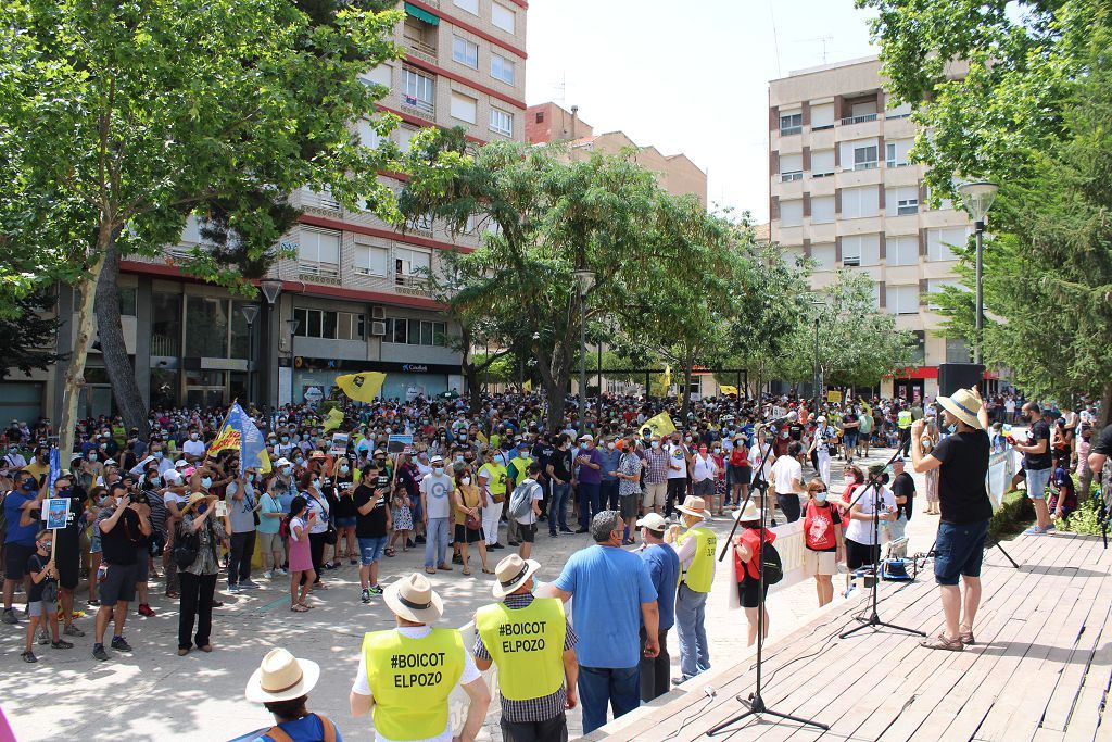 Miles de personas se manifiestan en Yecla contra un proyecto de macrogranja de cerdos