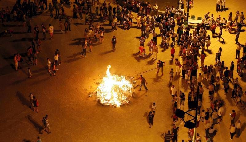 Noche de fuego en los barrios