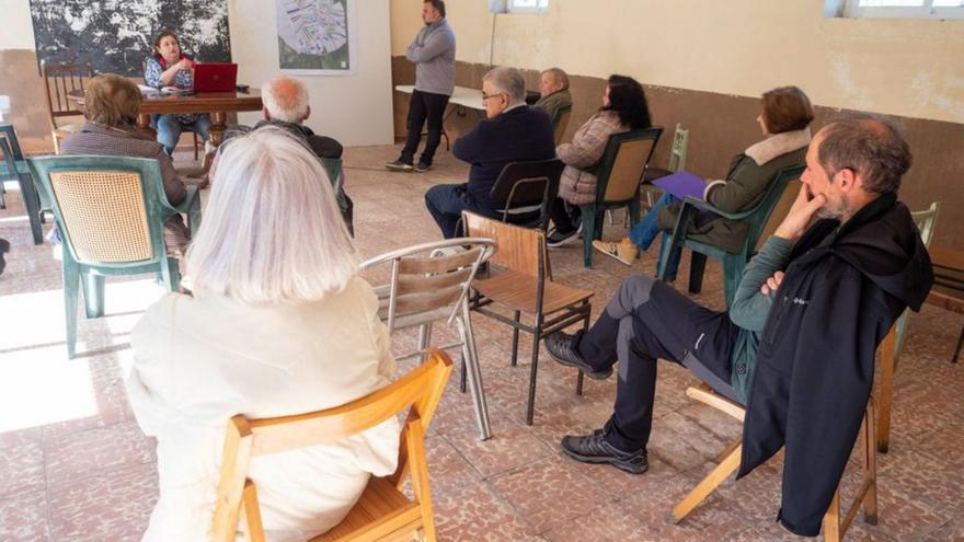 Reunión vecinal en Cabanelas para avanzar en el proyecto de ordenación por permutas