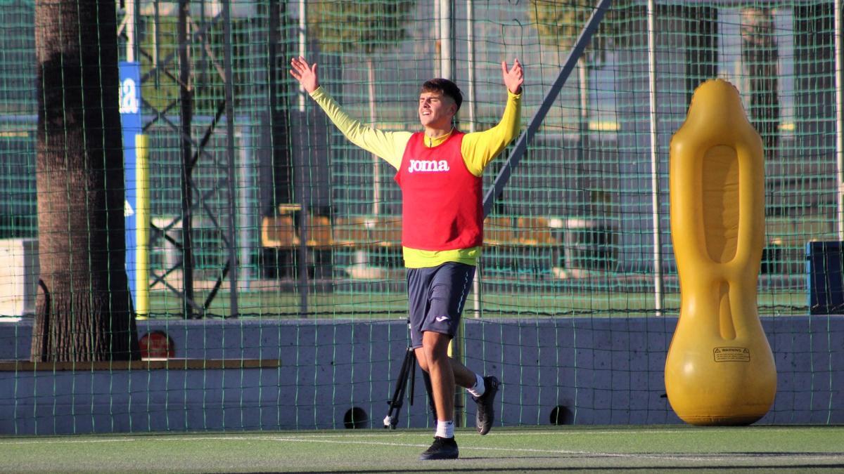 El delantero linense Celso Bermejo es el máximo goleador del juvenil del Villarreal.