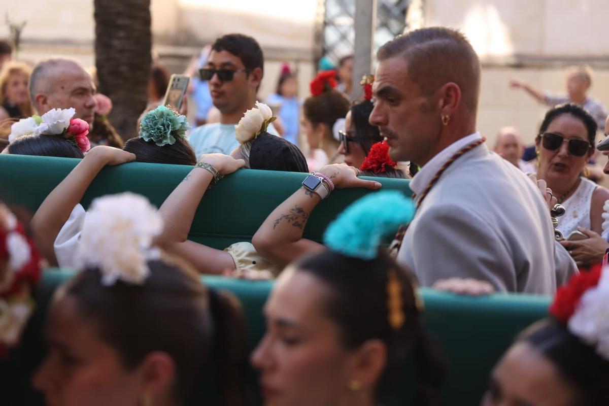 Elche demuestra su devoción rociera en su tradicional romería hacia el Pantano
