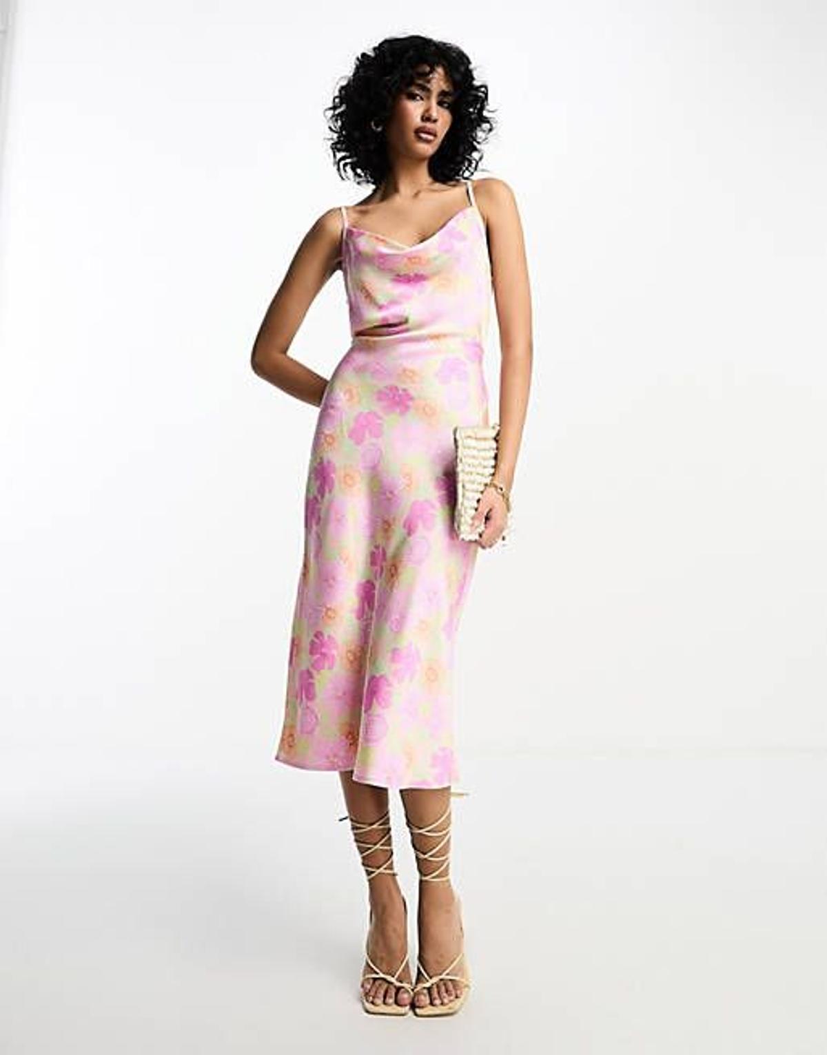 Vestido midi rosa de tirantes con estampado floral y lazada en la espalda de Vila