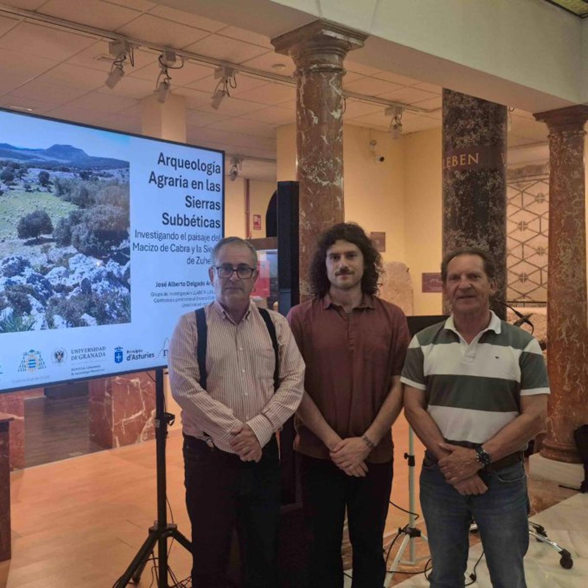 Moreno, Delgado y Casas en el Museo Arqueológico 
Municipal de Cabra. | MORENO