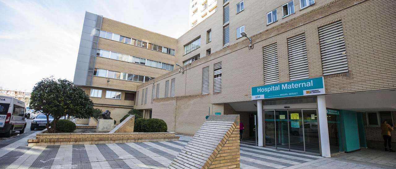 Acceso a hospital Materno-Infantil de Zaragoza.