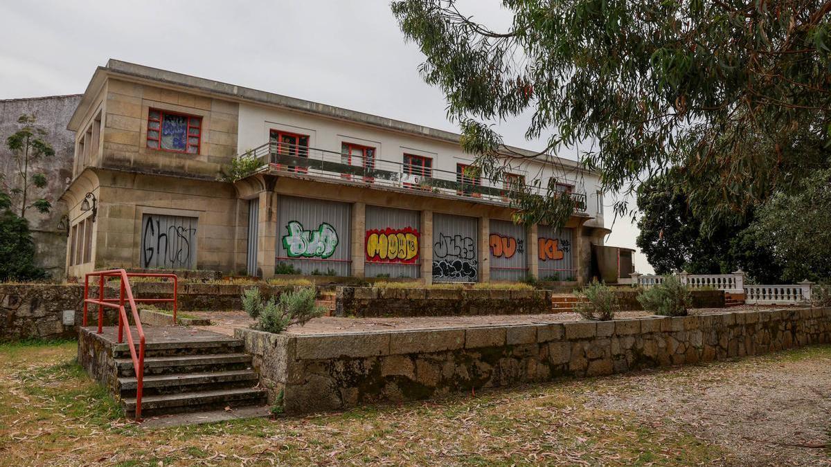 Vista del edificio del Balneario de Vilagarcía.