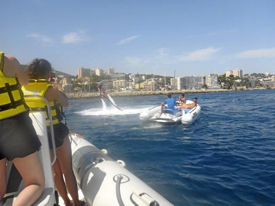 Der MZ-Redakteur steigt mit dem Flyboard in die Lu