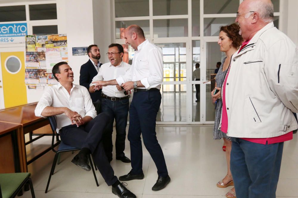 Pedro Sánchez concluye su jornada de campaña en Málaga con un mitin en la Facultad de Derecho de la universidad malagueña.