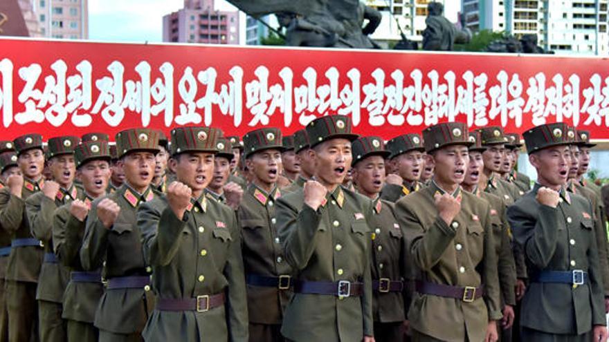 Militares norcoreanos, durante una demostración en Pyongyang.
