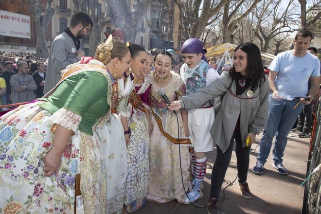 La mascletà de Caballer "retumba" en el Jardí de la Pau de Xàtiva