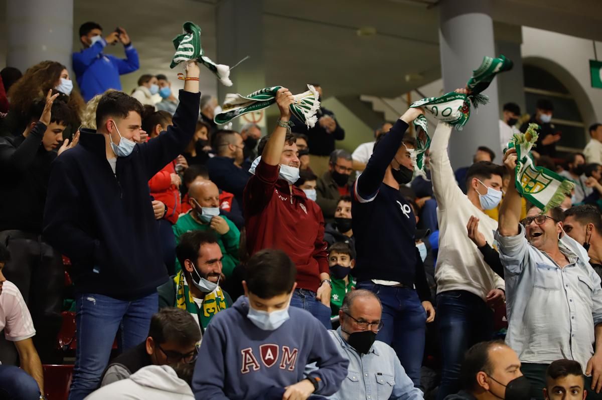 Las imágenes del derbi entre el Córdoba Futsal y el Betis en Vista Alegre