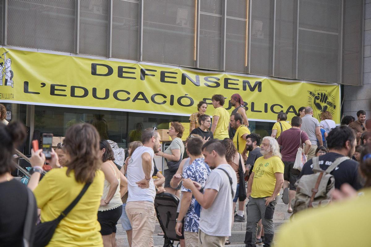Les imatges de la protesta dels docents gironins contra el preacord d'Educació Les imatges de la protesta dels docents gironins contra el preacord d'Educació