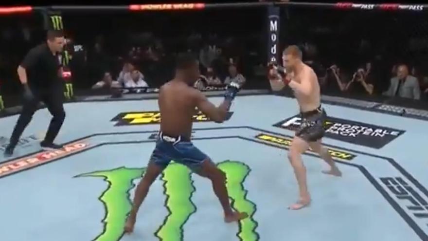 Deja KO a su rival en 7 segundos y se lesiona celebrándolo