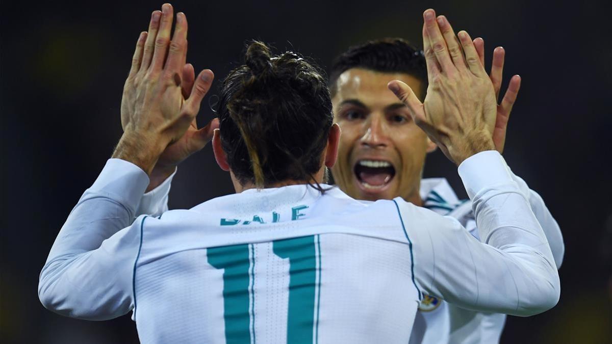 Cristiano Ronaldo celebra con Bale un gol frente al Borussia Dortmund