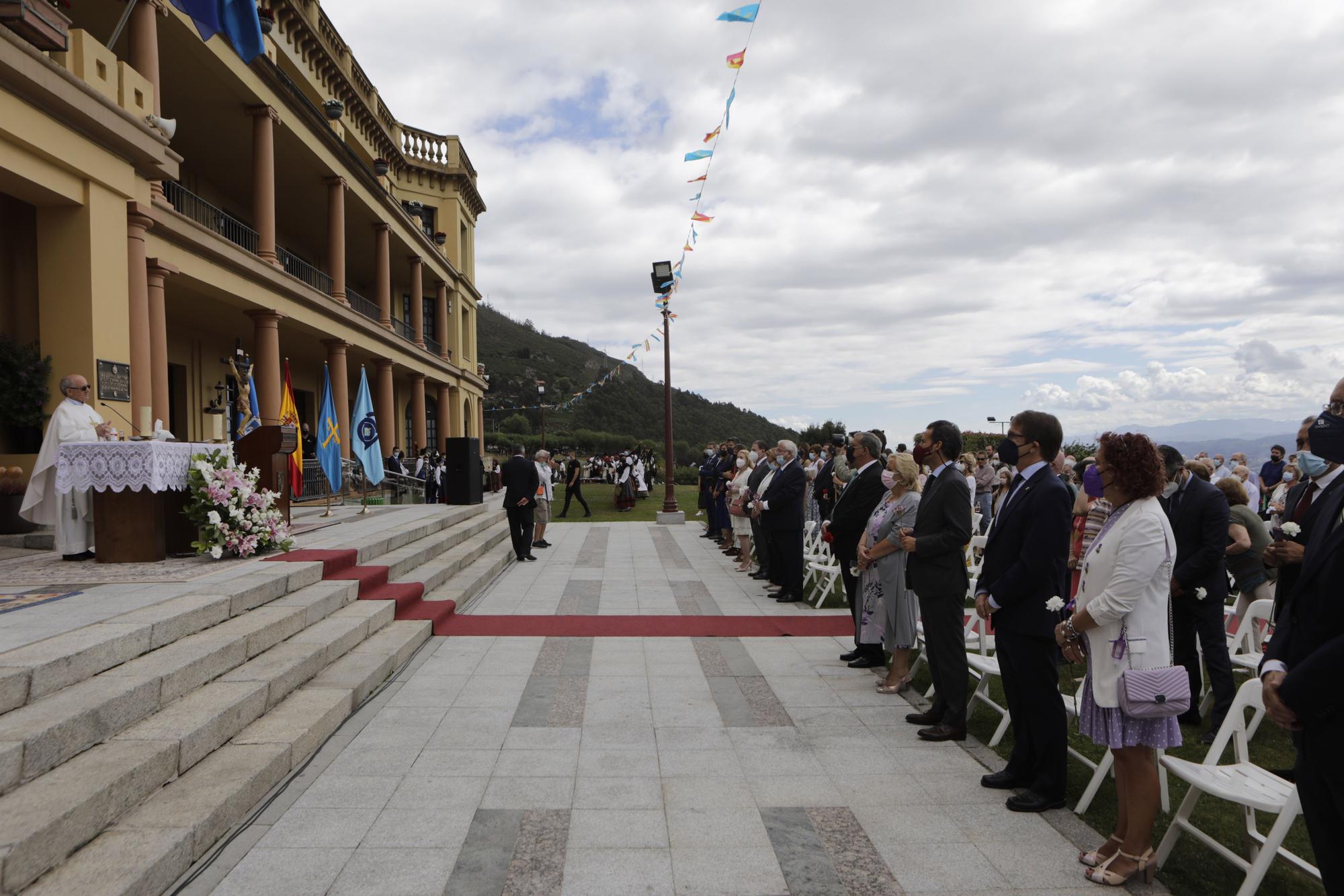 Fiesta de Nuestra Señora de Covadonga en el Centro Asturiano de Oviedo