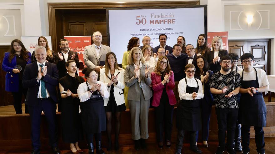 La Infanta Elena preside la entrega de premios del Programa Social de Empleo de la Fundación Mapfre (en imágenes)