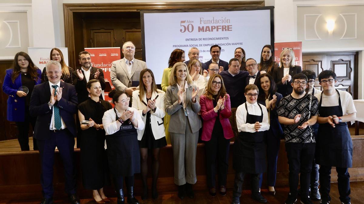 La Infanta Elena preside la entrega de premios del Programa Social de Empleo de la Fundación Mapfre (en imágenes)