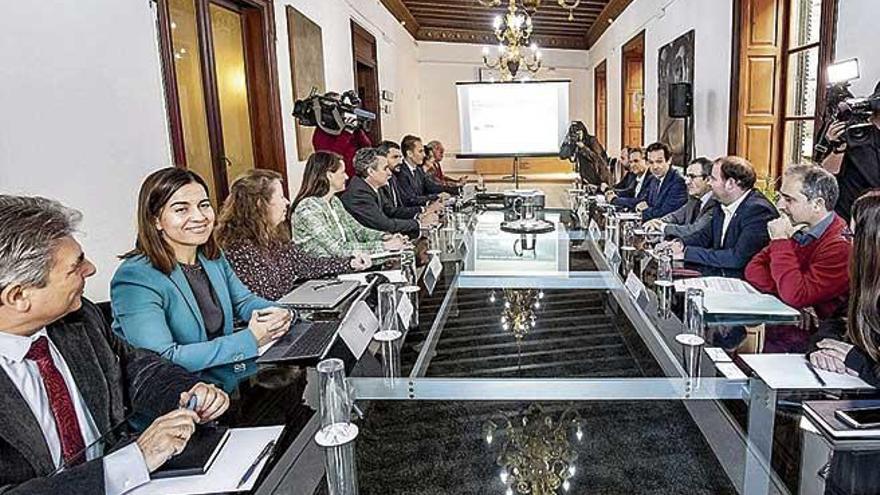 Imagen de la reunión de la semana pasada entre miembros del Govern y de Aena.