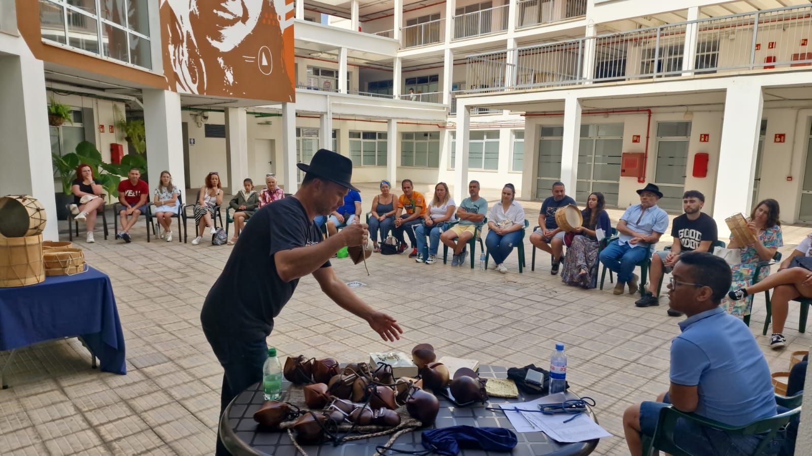 Taller de chácaras y tambores en Jinámar