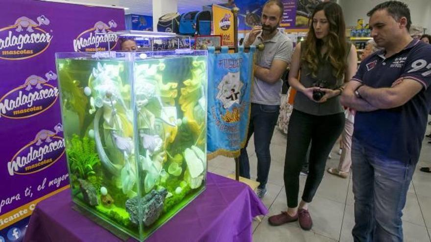 Un ninot dedicado al fondo marino en un acuario