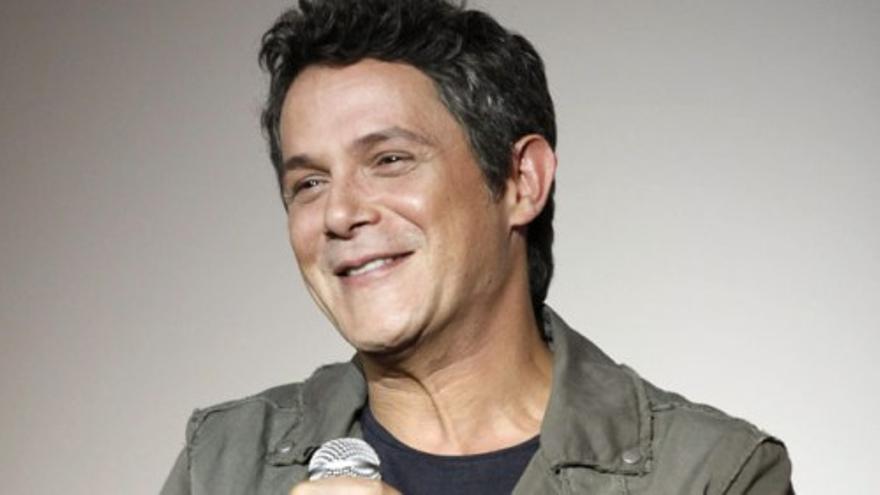 Alejandro Sanz se rodea de fans y amigos en Sevilla