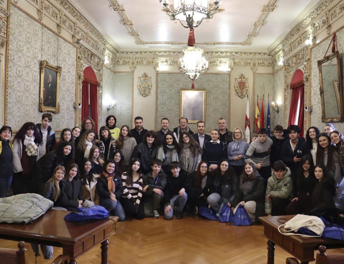 Recepción de la Escuela de Música Nou Barris en el Ayuntamiento de Tudela.