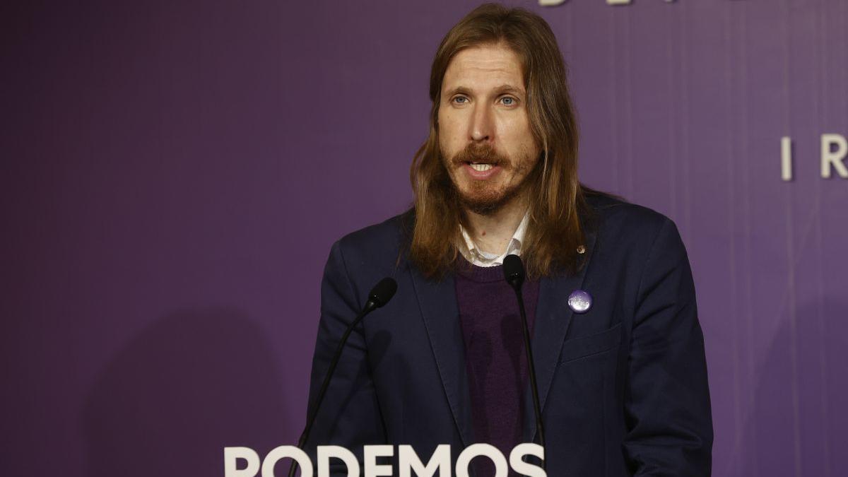 El coportavoz nacional de Podemos Pablo Fernández en una rueda de prensa en la sede del partido.
