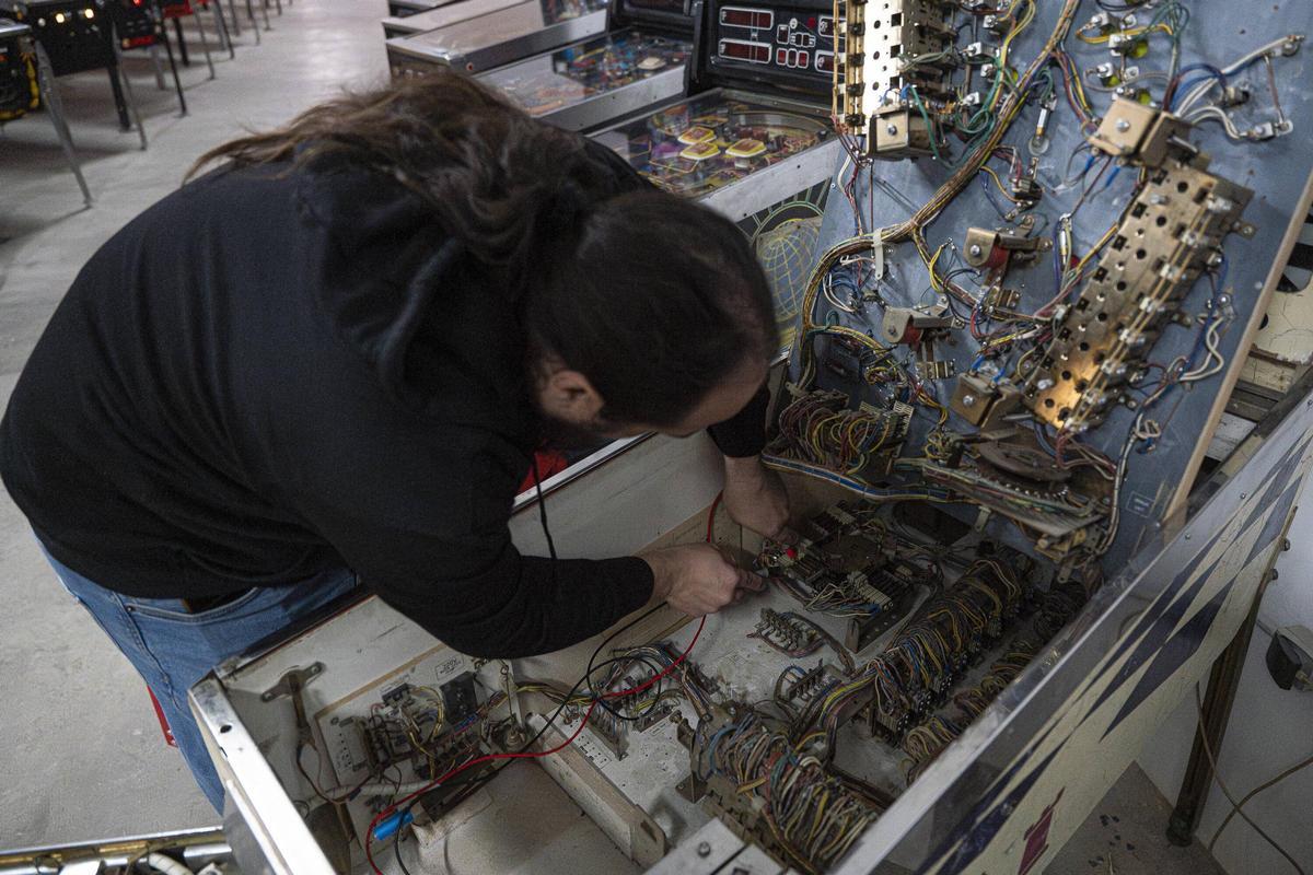 Así es la nueva sede de la asociación ARCADE en Esplugues: con 120 recreativas y medio centenar de pinballs