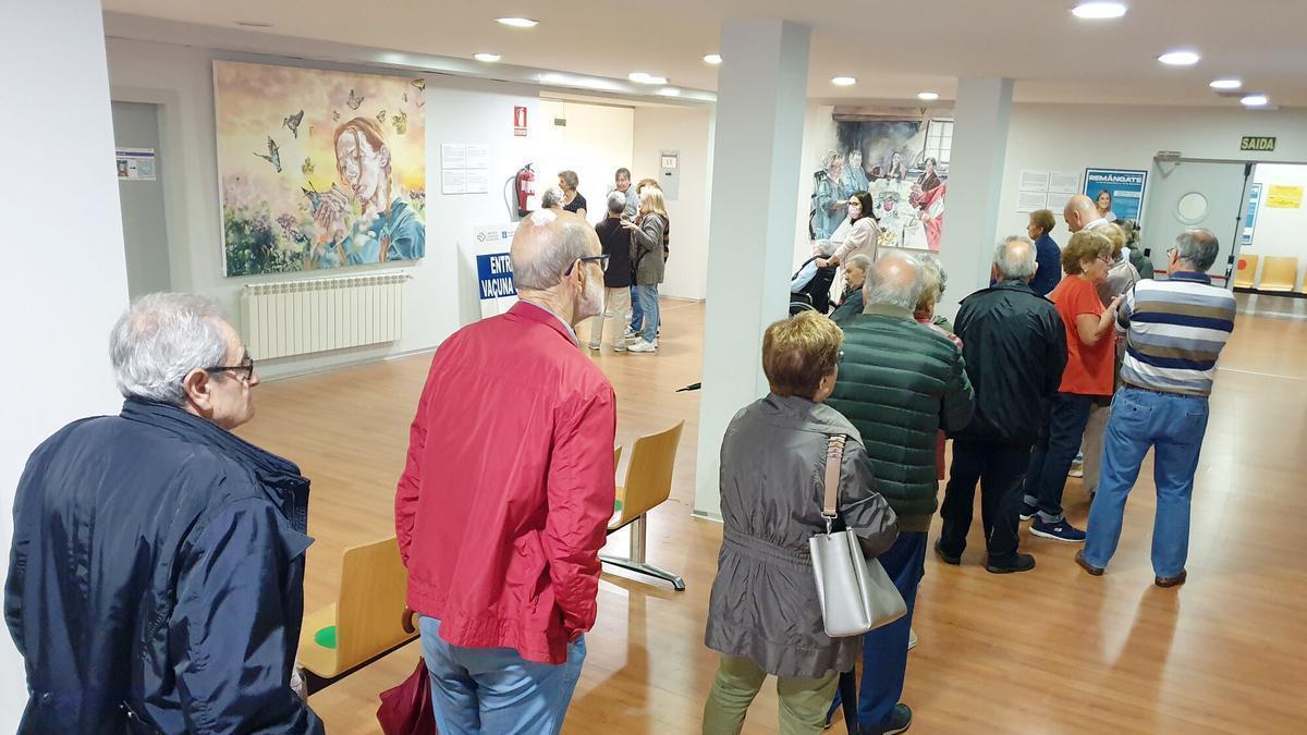 Pacientes mayores en un centro de salud de Vigo.