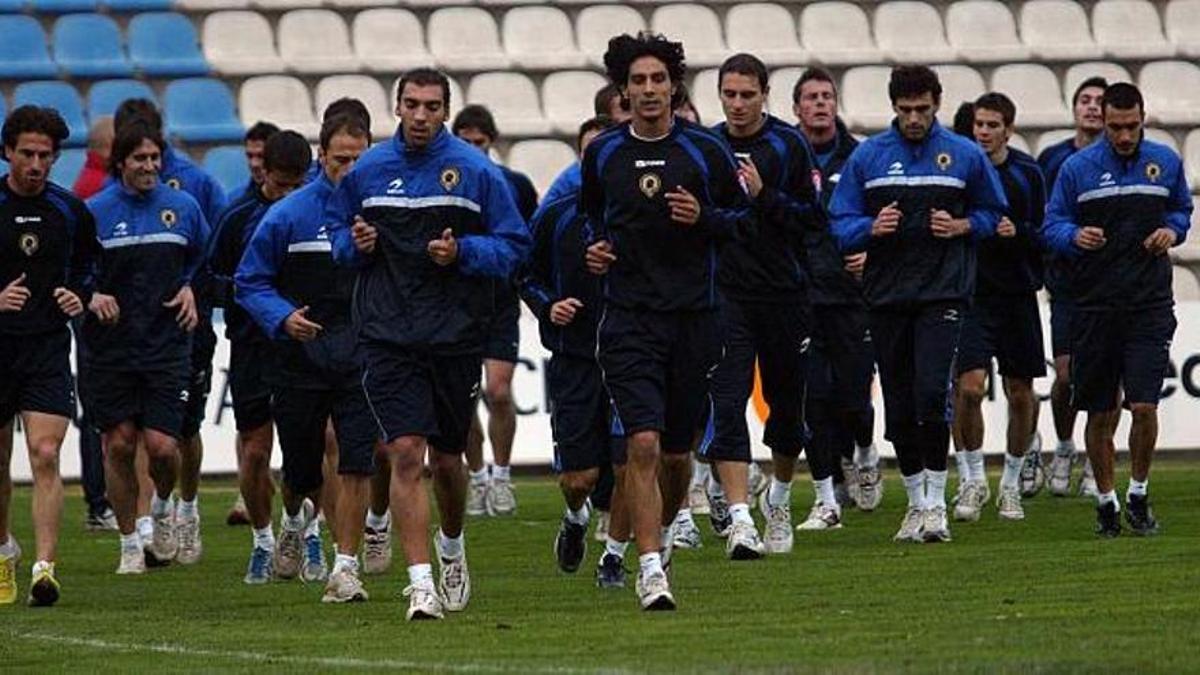 Sergio Fernández y Álvaro Cámara encabezan un entrenamiento del Hércules.
