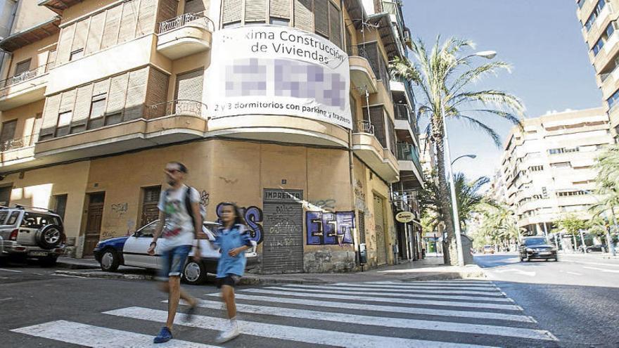 Los promotores de este proyecto en Pérez Galdós han pedido licencia en Urbanismo para demoler este edificio, incluido en el Catálogo.