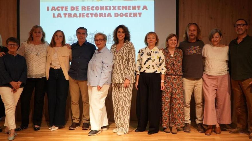 Quart de Poblet rinde homenaje a su profesorado jubilado en agradecimiento a su trayectoria y contribución al desarrollo educativo de la localidad