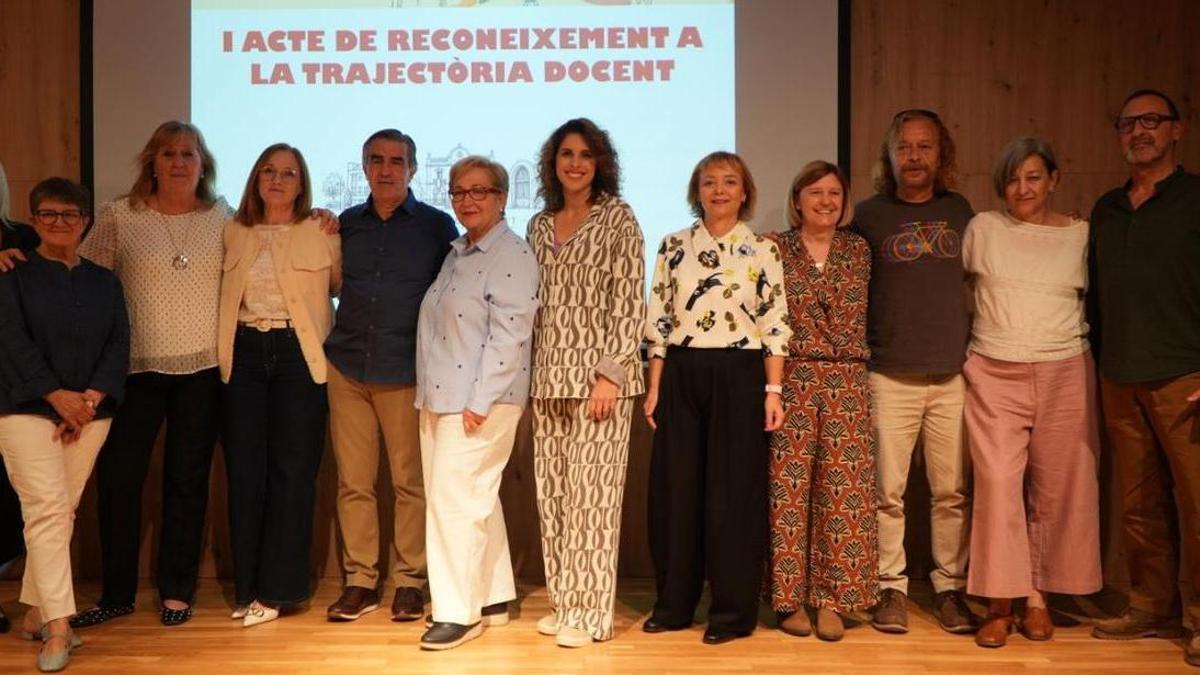 Foto de familia con los homenajeados.