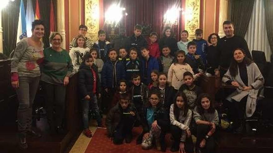 Escolares y docentes de O Foxo, de excursión en Ourense.