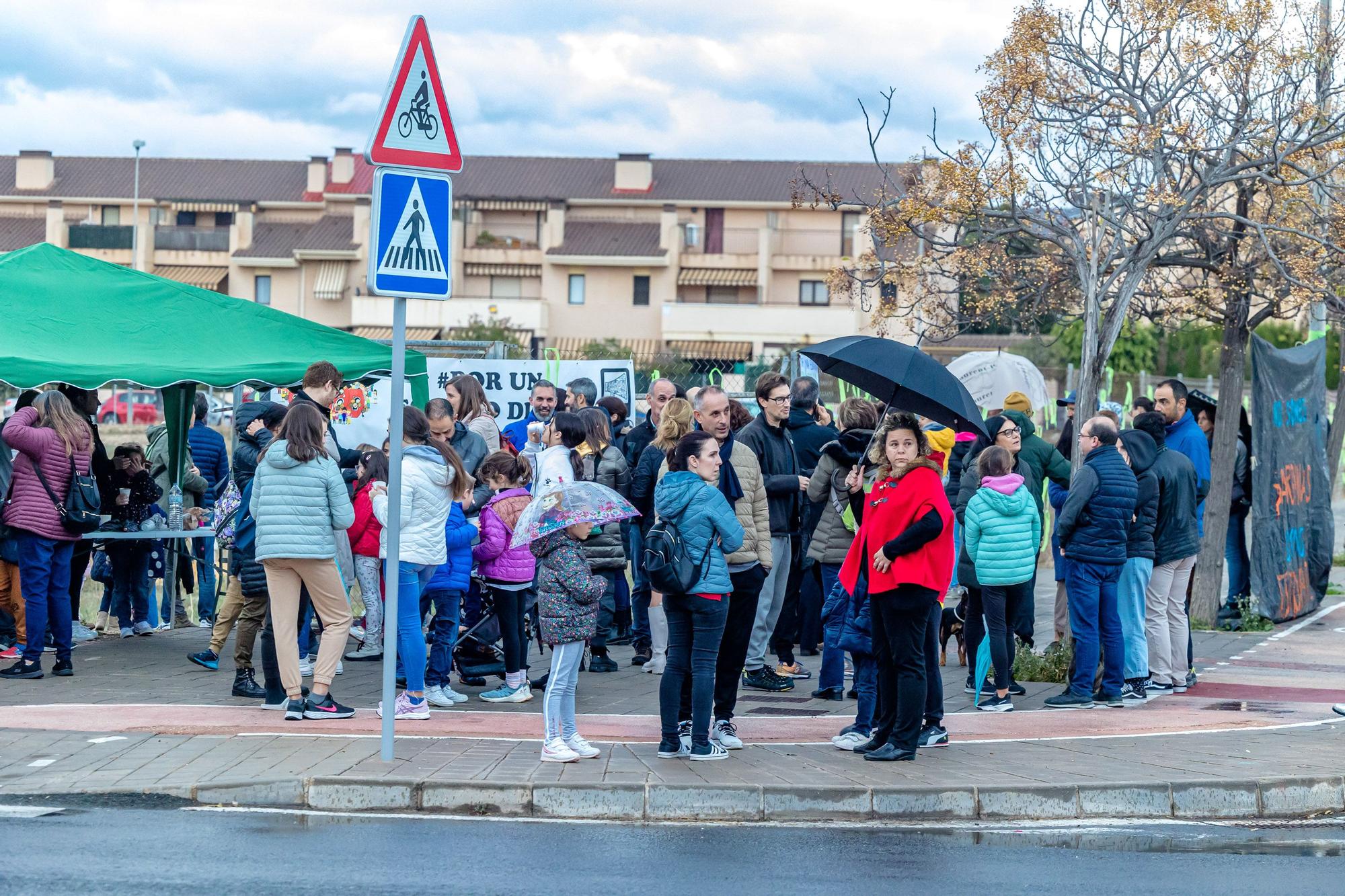 Chocolatada reivindicativa por la construcción del Colegio Almadraba en Alicante