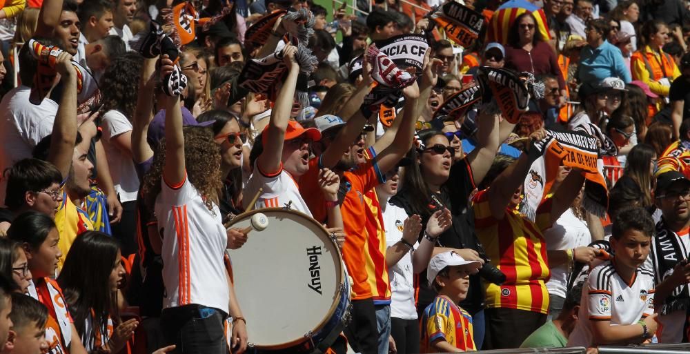 La afición en el derbi femenino de Mestalla