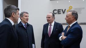 El líder del PP, Alberto Núñez Feijóo, en un encuentro con los empresarios valencianos al que también acudió Carlos Mazón.