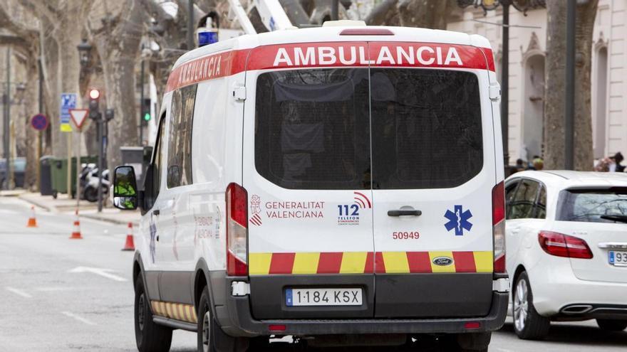 Herido un conductor al volcar su vehículo en Benavites