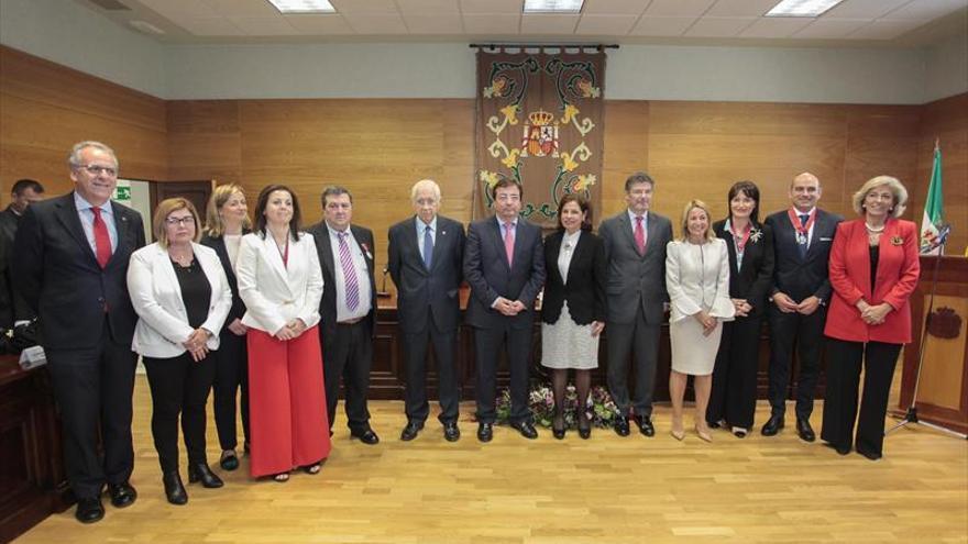 El ministro Catalá dice que la ampliación del palacio de justicia de Cáceres avanza, pero no da fechas