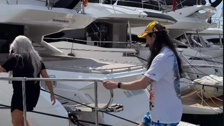 Steve Aoki monta un evento de cartas en Mallorca