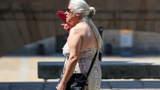 Las altas temperaturas cuatriplican los sofocos en mujeres con la menopausia y aumentan su intensidad
