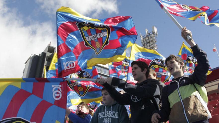 La afición levantinista acompañará a su equipo en el Derbi.