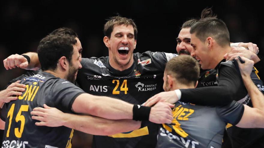 Los &#039;Hispanos&#039; celebran el triunfo.