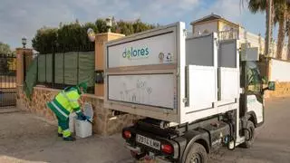 Dolores recoge tres toneladas menos de basura al día con el puerta a puerta en el casco urbano