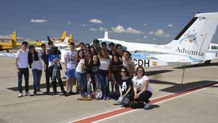 Alumnos del Virgen de la Vega visitan la Escuela de Pilotos de Adventia en Matacán