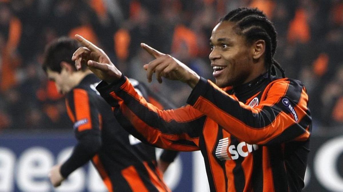 Luiz Adriano celebra un gol marcado con el Donetz en la Champions.