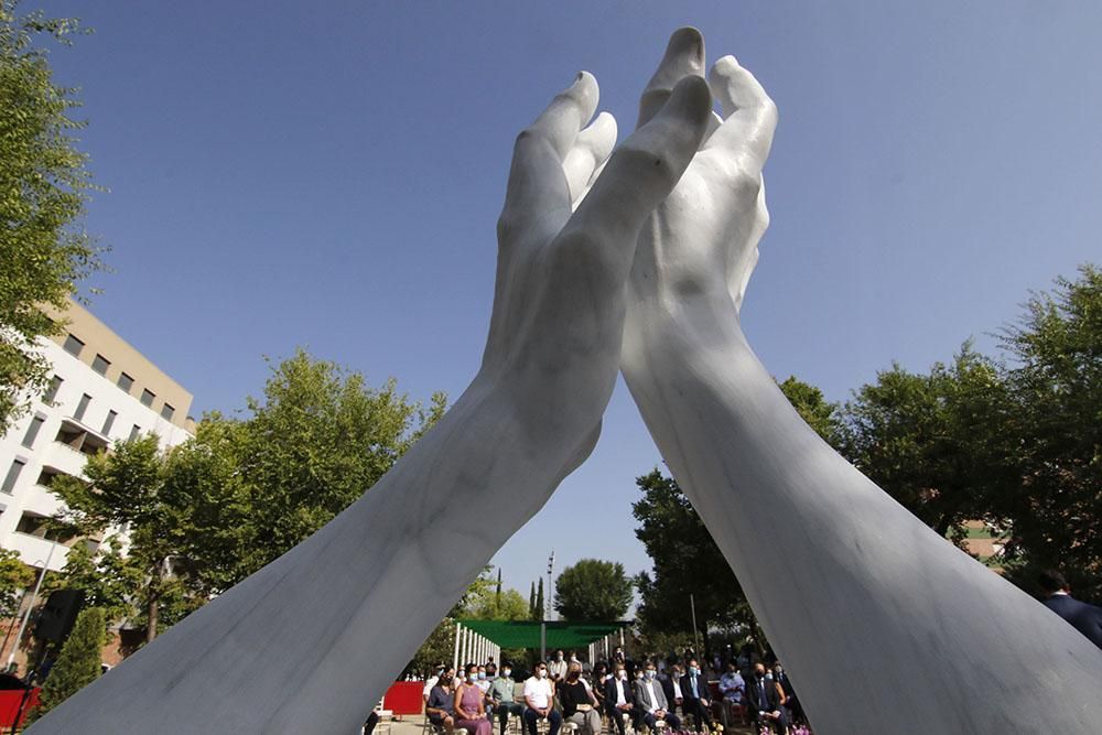 La inauguración del monumento a los sanitarios en imágenes.