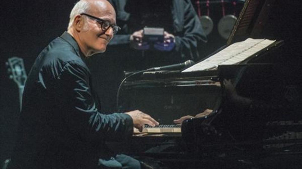 Ludovico Einaudi, durante su actuación, que cerró el Guitar BCN.